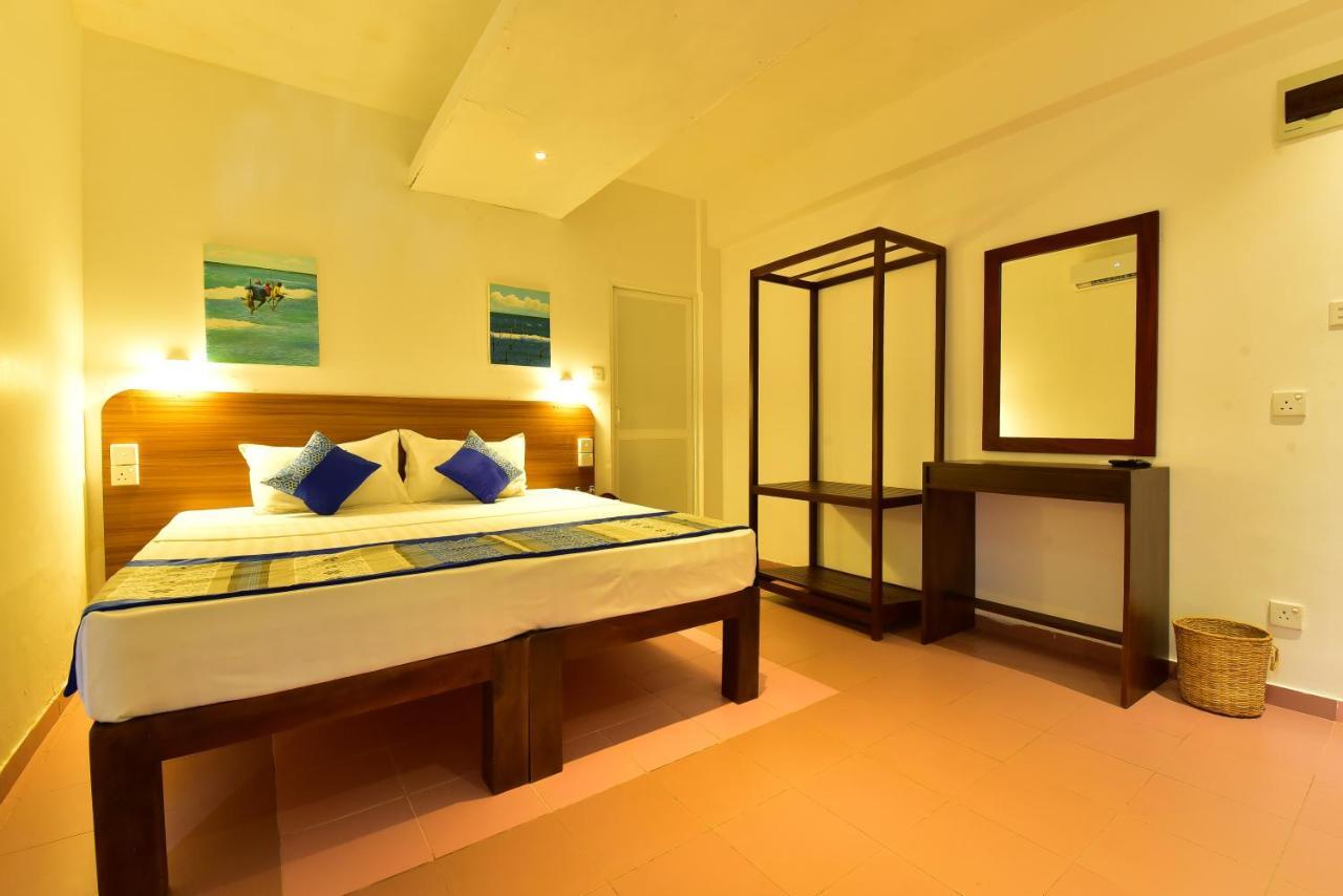 Lucky Seven Beach Resort Hikkaduwa Exterior foto